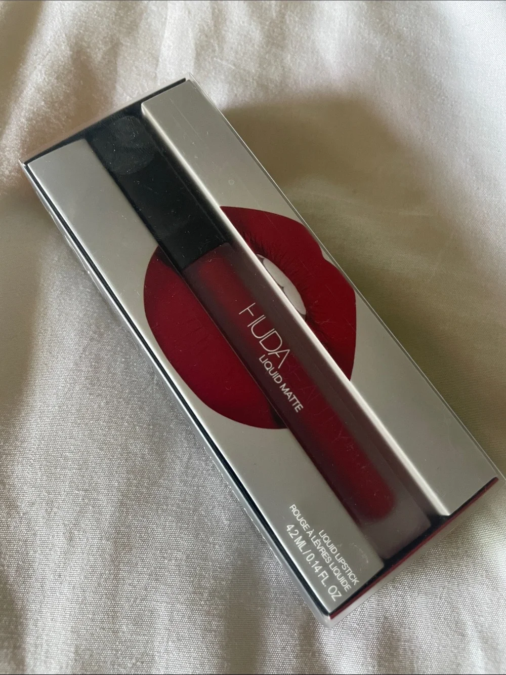 HUDA BEAUTY Liquid Matte Lipstick - Miss America - Deep Red